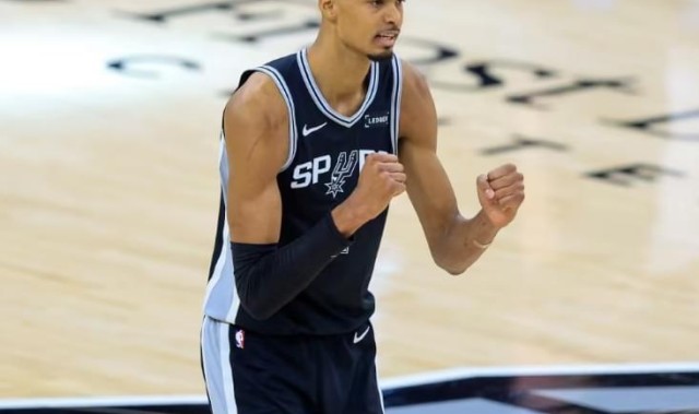 旺财28官网首页-尼克斯逆转！布伦森30+3力挽狂澜，文班26+12犯大错，榜眼创纪录